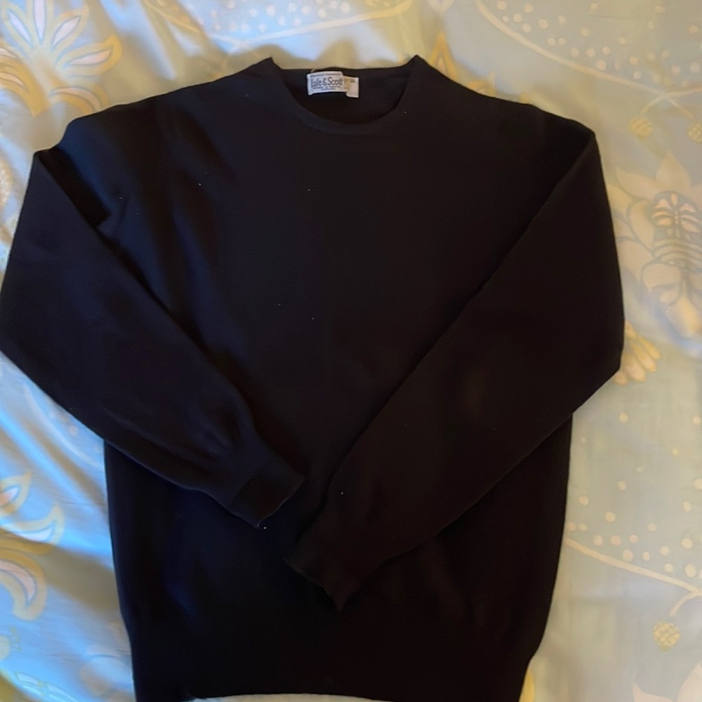Black cashmere crew neck. Size M